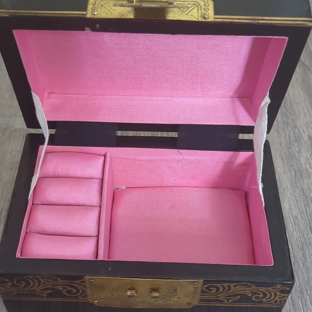 Vintage Chinese Black Lacquer Hand Painted Mother-of-Pearl Inlay Jewelry Box